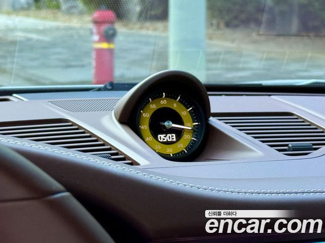 Porsche 911 2023 — photo 8