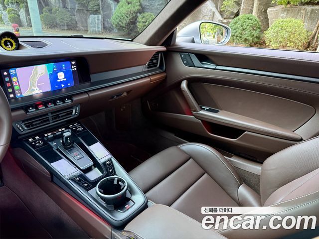 Porsche 911 2023 — photo 9