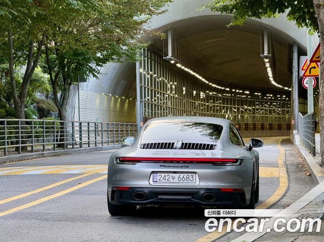 Porsche 911 2023 — photo 17
