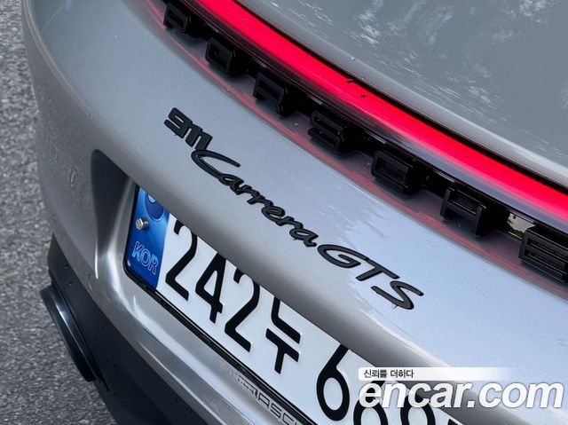 Porsche 911 2023 — photo 18