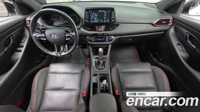 Hyundai i30 2019 — photo 10