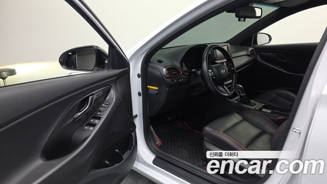Hyundai i30 2019 — photo 13