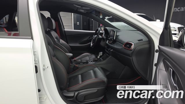 Hyundai i30 2019 — photo 17