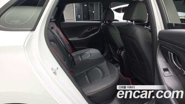 Hyundai i30 2019 — photo 18