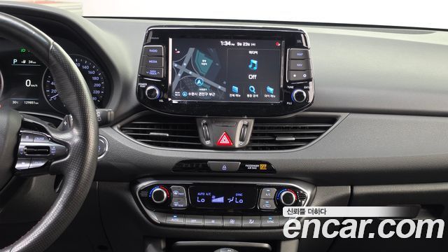 Hyundai i30 2019 — photo 20