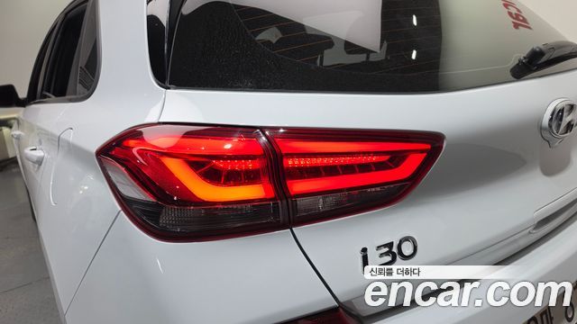Hyundai i30 2019 — photo 9