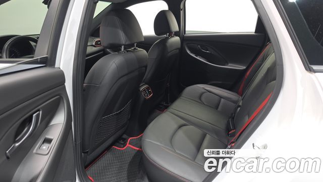 Hyundai i30 2019 — photo 16