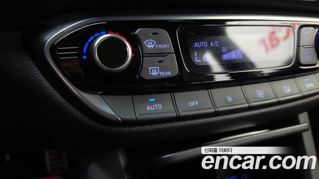 Hyundai i30 2019 — photo 27