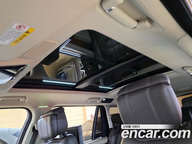 Land Rover Range Rover 2020 — photo 18