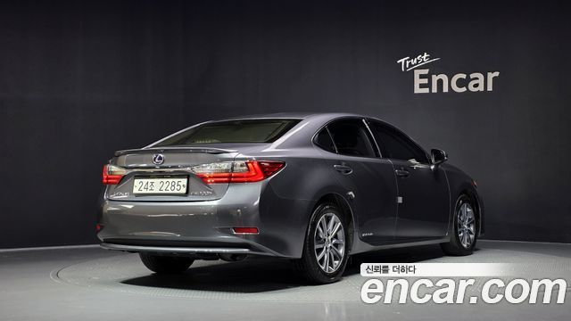 Lexus ES 2018 — photo 2