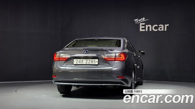 Lexus ES 2018 — photo 4