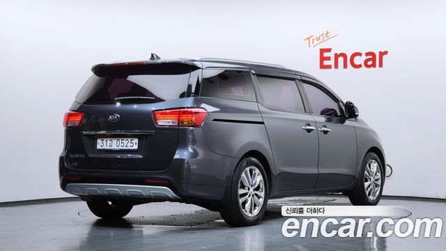Kia Canival 2016 — photo 2