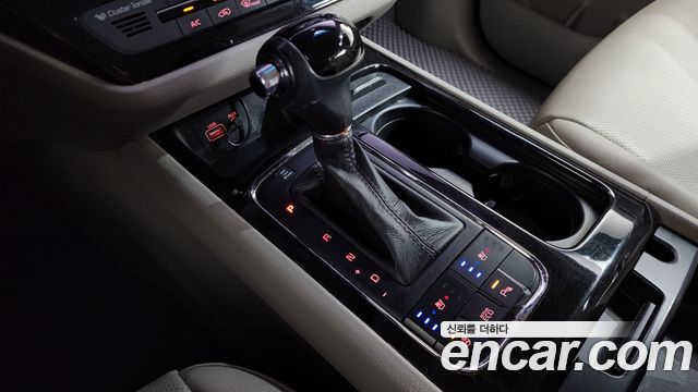 Kia Canival 2016 — photo 12