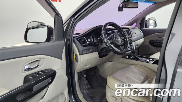 Kia Canival 2016 — photo 13