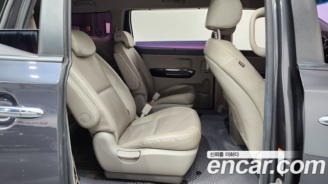 Kia Canival 2016 — photo 17
