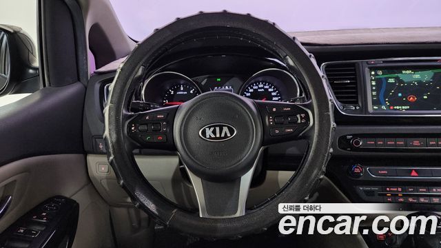 Kia Canival 2016 — photo 18