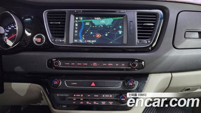 Kia Canival 2016 — photo 19