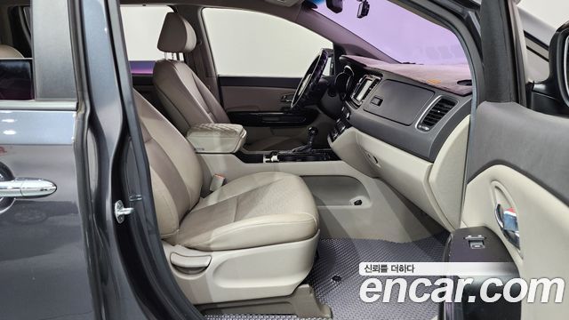 Kia Canival 2016 — photo 16