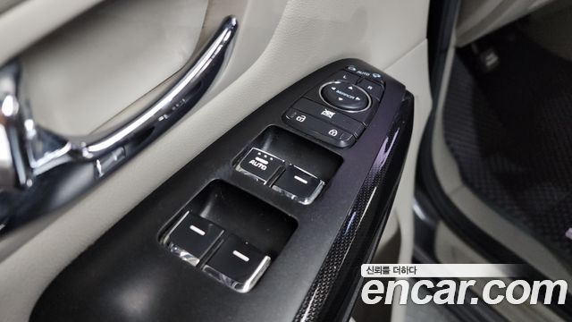 Kia Canival 2016 — photo 32