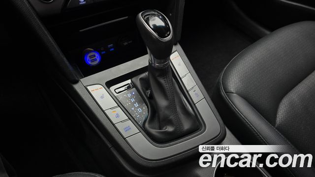 Hyundai AVANTE 2016 — photo 12