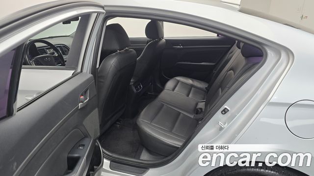 Hyundai AVANTE 2016 — photo 17