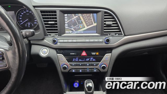 Hyundai AVANTE 2016 — photo 18