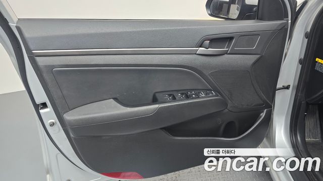 Hyundai AVANTE 2016 — photo 14