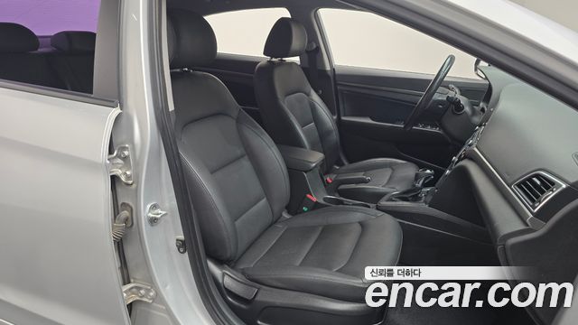 Hyundai AVANTE 2016 — photo 16