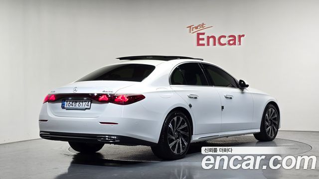Mercedes-Benz E-Class 2024 — photo 2