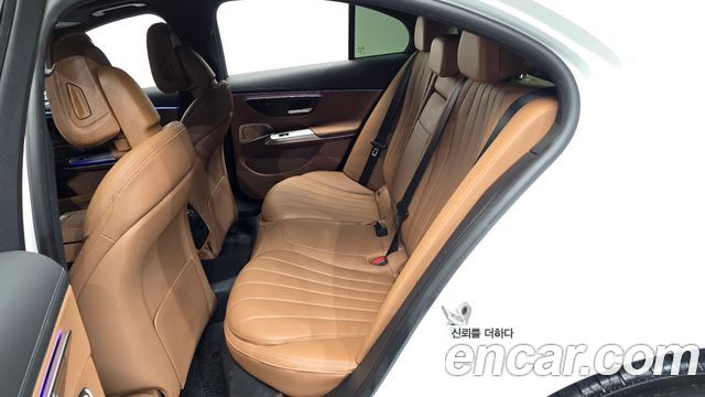 Mercedes-Benz E-Class 2024 — photo 17