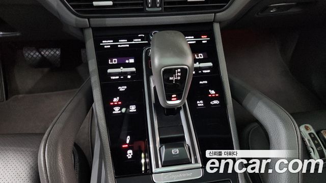 Porsche Cayenne 2020 — photo 12