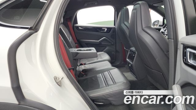 Porsche Cayenne 2020 — photo 17