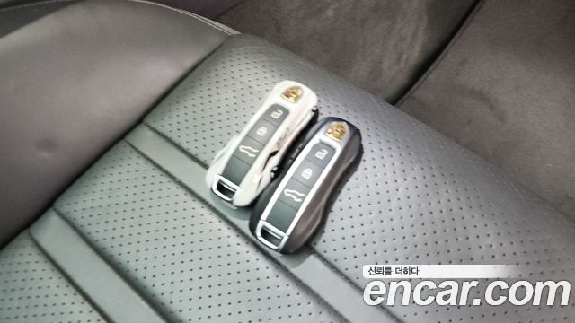 Porsche Cayenne 2020 — photo 21