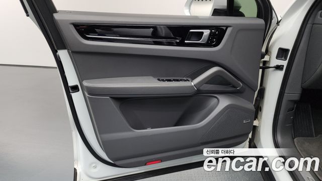 Porsche Cayenne 2020 — photo 14