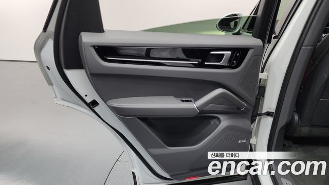 Porsche Cayenne 2020 — photo 15