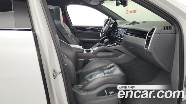 Porsche Cayenne 2020 — photo 16