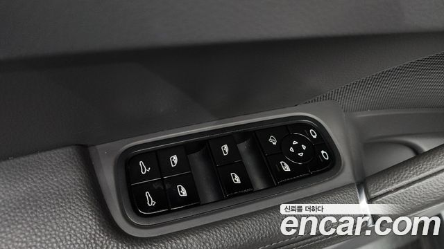Porsche Cayenne 2020 — photo 27