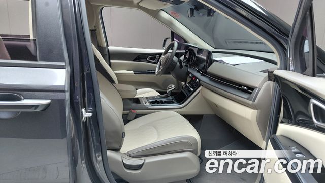 Kia Canival 2022 — photo 16