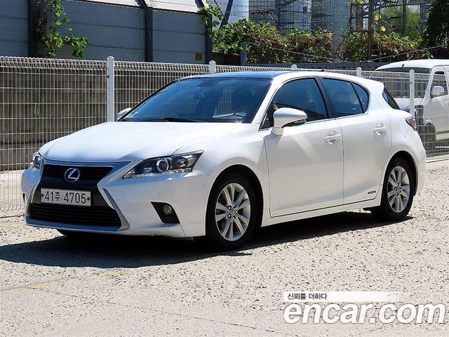 Lexus CT200h 2017 — photo 2
