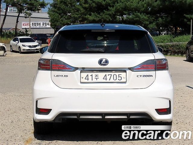 Lexus CT200h 2017 — photo 4