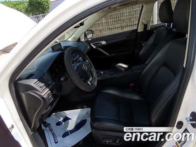 Lexus CT200h 2017 — photo 5
