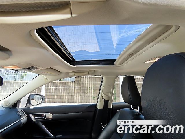 Lexus CT200h 2017 — photo 16
