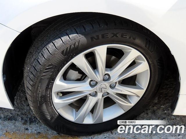 Lexus CT200h 2017 — photo 20