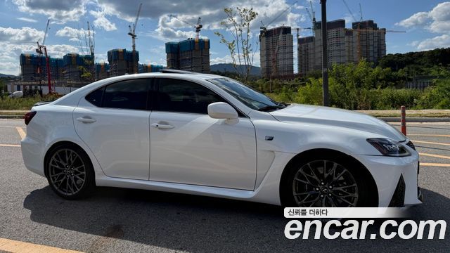 Lexus IS 2011 — photo 8