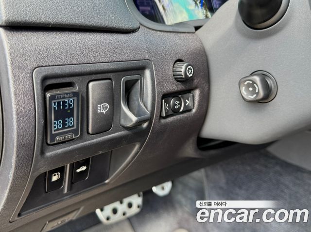 Lexus IS 2011 — photo 17