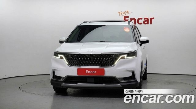 Kia Canival 2023 — photo 3