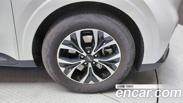 Kia Canival 2023 — photo 5
