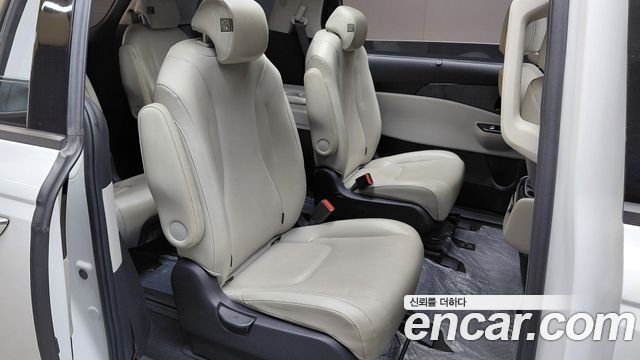 Kia Canival 2023 — photo 17