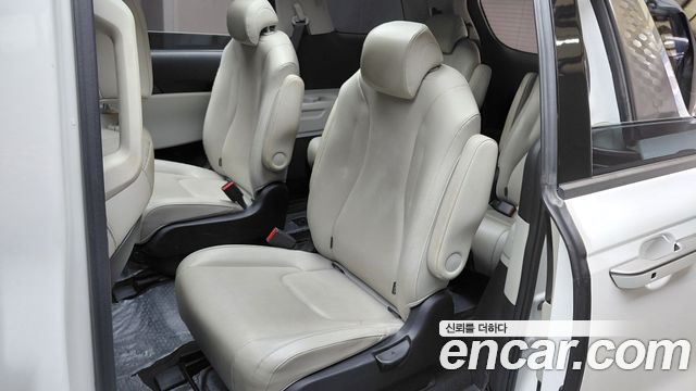 Kia Canival 2023 — photo 18