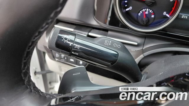 Kia Canival 2023 — photo 28